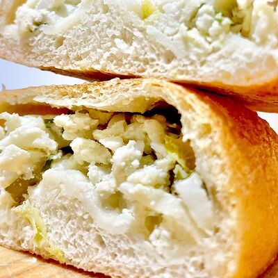 Пирожок с луком и яйцомв Кладовка дом по цене 112 ₽