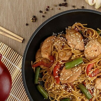 Wok c курицей в Горчица по цене 455 ₽