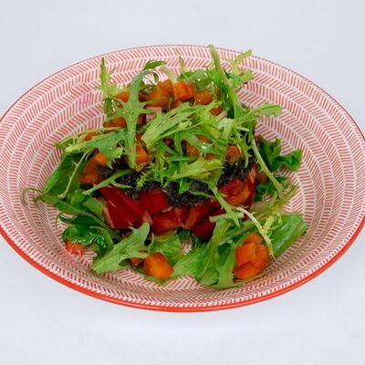 Тартар из томатов и зелени с соусом тапенада в Daddys pub по цене 725 ₽