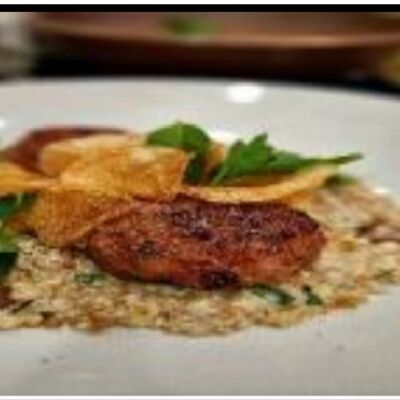 Биточки из говядины со сливочно-грибной полбой в МореКофеОкеан by Erwin по цене 1420 ₽