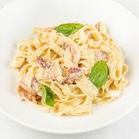 Феттуччине с беконом в сливочном соусе в АндерСон