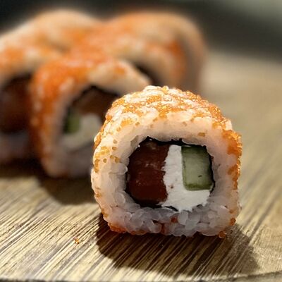 Калифорния с лососем в ГансРолл по цене 585 ₽