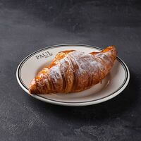 Круассан с кремом дипломат и вишней в Paul