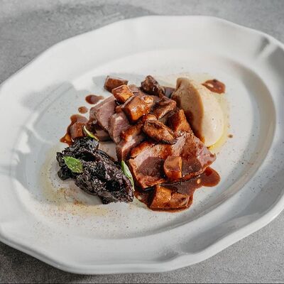 Утиная грудка с белыми грибами и сельдереем в Sage по цене 1500 ₽