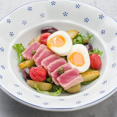 Салат с тунцом в Август бистро по цене 690 ₽