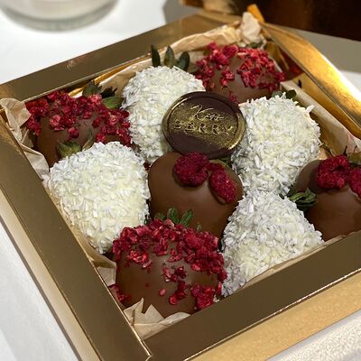 Набор клубники нарядной в Kissberry по цене 1850 ₽