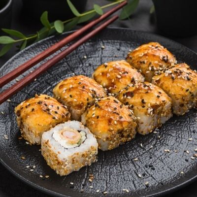 Ролл запечённый с креветкой в Omakase Yoshitake Sushi по цене 880 ₽