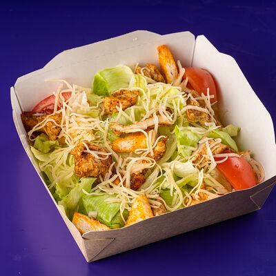 Цезарь с курицей в Космос бургер по цене 360 ₽