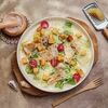 Яндекс Салат Цезарь с курицей в Злаки Умная еда Halal по цене 510