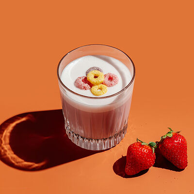 Розовая матча с клубникой в Italiani по цене 440 ₽