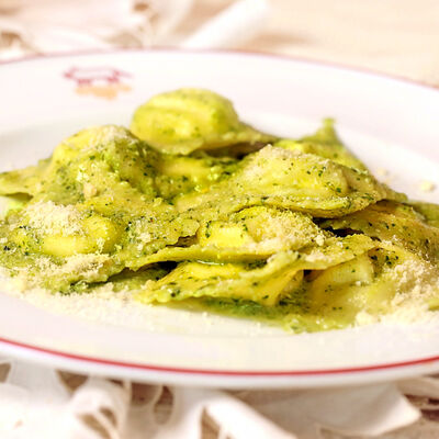 Равиолони с сыром рикотта в Mama Roma по цене 330 ₽