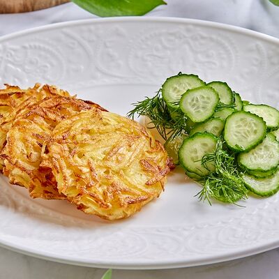 Картофельные драники с огурцом и деревенским ароматным маслом в Ribambelle по цене 590 ₽