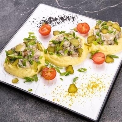 Бефстроганов с картофельным пюре в Dolce casa по цене 880 ₽