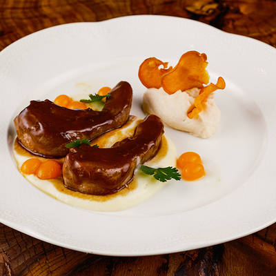 Язычки ягненка, крем из корня сельдерея, картофельный мусс в Съели Сумели по цене 1170 ₽