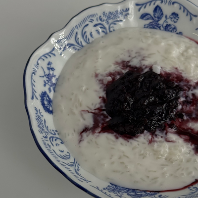Рисовая каша на кокосовом молоке / Ягодное варенье в Local Chef по цене 440 ₽