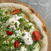 Пицца со страчателлой в FRIENDLOUNGE