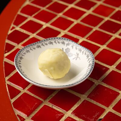 Конфета Пармезан-ржаной хлебв Centrale bistro по цене 115 ₽