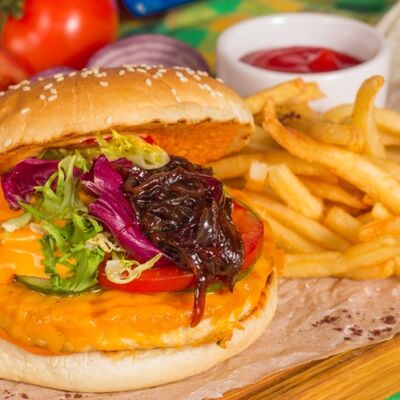 Чизбургер Чикен в Луиджи & Тосё по цене 399