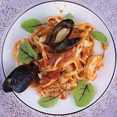 Паста Фетучини с морепродуктамив Тальятелло по цене 900 ₽