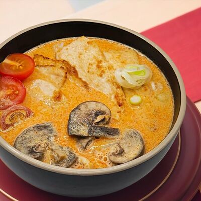 Том Ям Курица в Лапша и Утки по цене 818 ₽