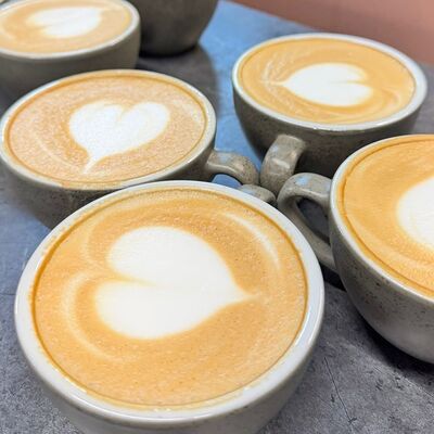 Флэт Уайт в Right Cake по цене 310 ₽