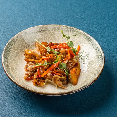 Свинина по-азиатски в Мираж по цене 330 ₽