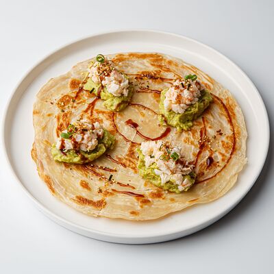 Лепёшка роти, спайси креветка, гуакамолев Avo kitchen & bar по цене 1050 ₽