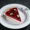 Тарт с кофейным кремом и свекольно-вишневой начинкой в Где нас нет по цене 450
