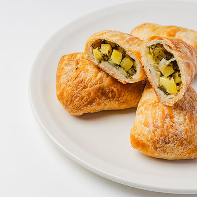 Пирожок с картошкой и укропом в Брусника по цене 80 ₽