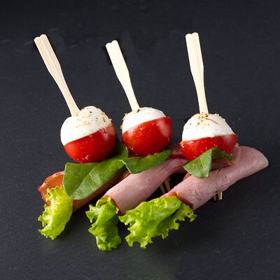 Рулетик с говядиной и моцареллой в Brusketta.pro по цене 100 ₽