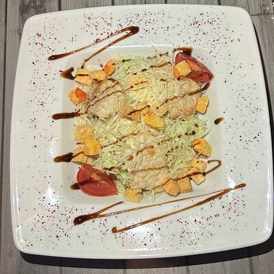 Салат Цезарь с курицей в Старый Город по цене 531 ₽