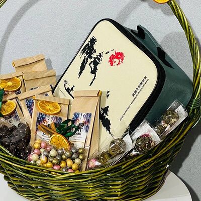 Элитный китайский чай с набором для чайной церемонии в подарочной корзинев Дарите красиво по цене 11550 ₽