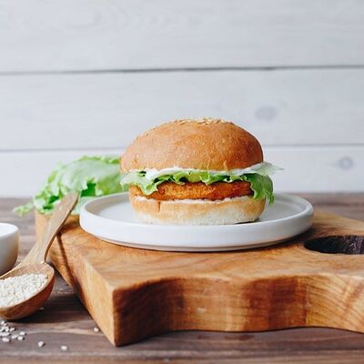 Чикен бургер в Pizzburg по цене 6 р.