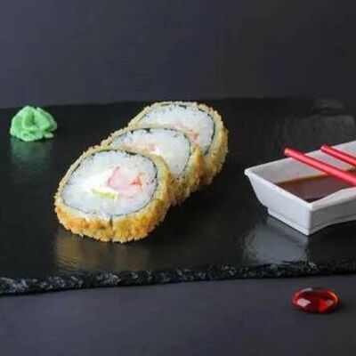 Ролл в темпуре с крабом в Sushi & Pizza Pirogovo по цене 370 ₽