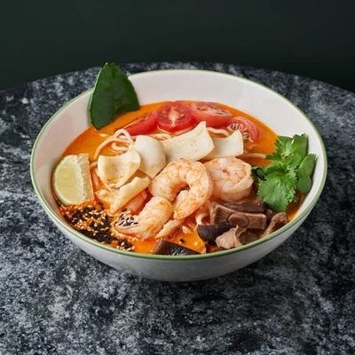 Рамен с креветками и пастой том ямв Суши в бутылке по цене 750 ₽