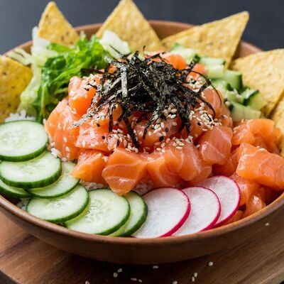 Поке с лососем в Gastrobar Лучшая еда с доставкой по городу по цене 770 ₽