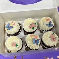 Капкейки с бабочками Сникерс и Красный бархат в Кондитерская Cakesmile