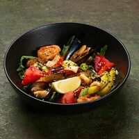 Салат тайский с морепродуктами в Бай Тай