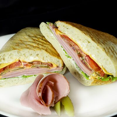 Сэндвич с ветчиной и говядиной в Temple pizza по цене 530 ₽