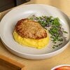 Куриная котлета с пюре и грибным соусом в Bistro Оstro по цене 920