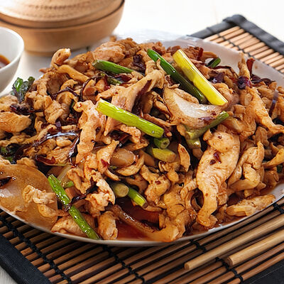 Куриное филе соломкой с острым перцем в Wai Mai по цене 570 ₽