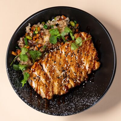 Куриный шницель с жареным рисом в Мастер Ли по цене 480 ₽