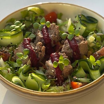 Картофельная вафля с паштетом и ягодным соусомв ОГОРОДБАР по цене 450 ₽