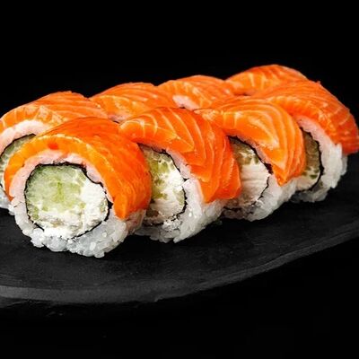 Филадельфия с огурцом в Sushi please по цене 1230 ₽