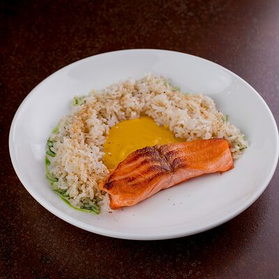 Лосось, рис басмати, соус из манго в Траттория для друзей по цене 770 ₽