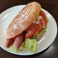 Двойной хот-дог в булке в Шафран