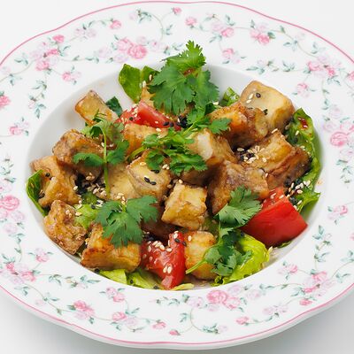 Салат с баклажаномв УРМАН кафе по цене 375 ₽