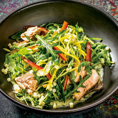 Салат с лососем из собственной коптильни в Ваще Огонь по цене 440