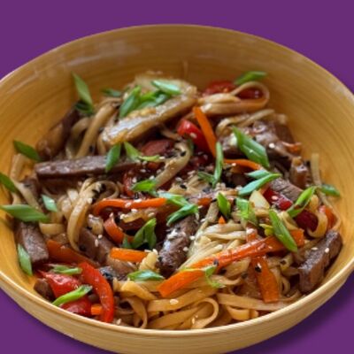 Удон с говядиной в устричном соусев Сакура по цене 650 ₽