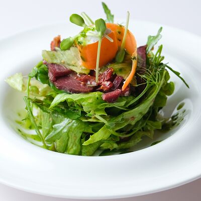 Салат с вяленой олениной в Cafeshion по цене 670 ₽